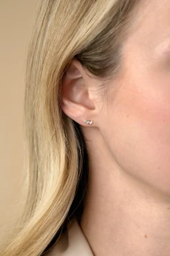 7mm ZINZI Gold 14 krt gouden oorknoppen met drie ovale witte zirkonia's ZGO518