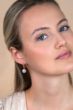 11mm ZINZI Gold 14 krt gouden oorringen, bezet met witte zirconia's met luxe klapsluiting 11mm x 2mm vierkante buis ZGO569Z