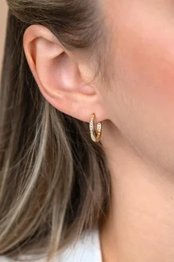 17mm ZINZI Gold 14 krt gouden oorringen, bezet met witte zirconia's met luxe klapsluiting 17mm x 2mm vierkante buis ZGO572Z