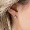 8mm ZINZI Gold 14 krt gouden oorstekers met open ronde vorm, bezet met een kleine witte parel ZGO418