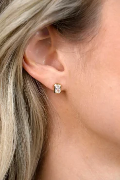 7mm ZINZI gold plated zilveren oorstekers met rechthoekige gladde kastzetting bezet met een witte zirkonia ZIO2899