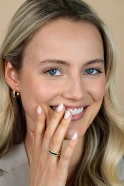 16mm ZINZI goldplated zilveren luxe oorringen met klapsluiting, bezet met witte zirconia's ZIO2445Y