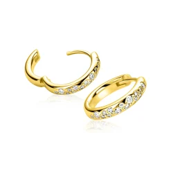15mm ZINZI goldplated zilveren oorringen met witte zirkonia’s in speelse druppelvorm verwerkt, luxe klapsluiting ZIO2871
