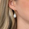 18mm ZINZI goldplated zilveren oorbedels met ovaalvormige witte parel en pavé gezette top met witte zirkonia’s ZICH2822Y (zonder oorringen)