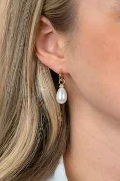 18mm ZINZI goldplated zilveren oorbedels met ovaalvormige witte parel en pavé gezette top met witte zirkonia’s ZICH2822Y (zonder oorringen)