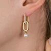 23mm ZINZI goldplated zilveren oorbedels met een langwerpige stoere schakel en witte parel ZICH2821G (zonder oorringen)