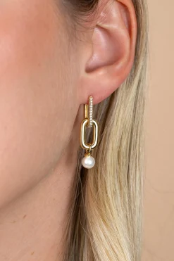 23mm ZINZI goldplated zilveren oorbedels met een langwerpige stoere schakel en witte parel ZICH2821G (zonder oorringen)