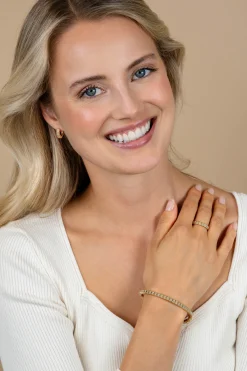 13mm ZINZI gold plated zilveren oorringen bezet met witte zirkonia's en luxe klapsluiting ZIO2686Y