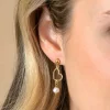 30mm ZINZI gold plated zilveren oorstekers met open hartje en bungelend witte zoetwaterparel ZIO2642
