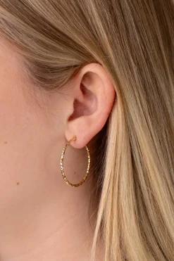 33mm ZINZI gold plated zilveren grote oorringen met gefacetteerde buis en handige bovensluiting ZIO2911G