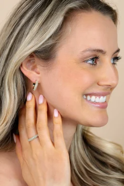 17mm ZINZI gold plated zilveren oorringen volledig bezet met pavé gezette witte zirkonia’s in een vloeiende lijn, luxe klapsluiting ZIO2883Y
