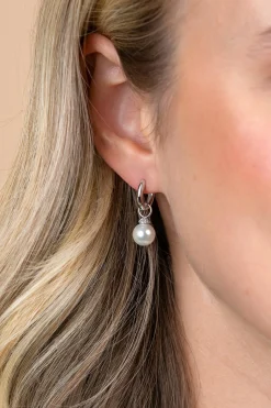 8mm ZINZI zilveren oorbedels met ronde witte parel en pavé gezette top met witte zirkonia’s ZICH2823 (zonder oorringen)