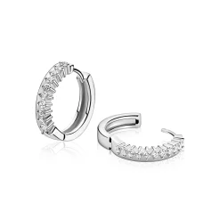15mm ZINZI zilveren oorringen bezet met een rij witte zirkonia’s in verfijnde chatonzetting, luxe klapsluiting ZIO2870