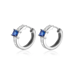 16mm ZINZI zilveren oorringen, bezet met vierkant geslepen saffierblauwe kleursteen en witte zirconia's. Met luxe scharniersluiting 16x3mm ZIO2453
