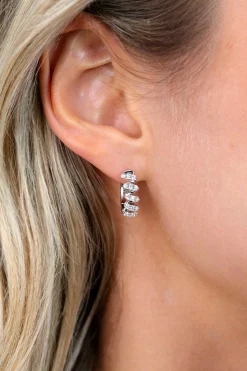 16mm ZINZI zilveren oorringen met een sierlijk open golvend design, bezet met witte zirkonia’s, luxe klapsluiting ZIO2877