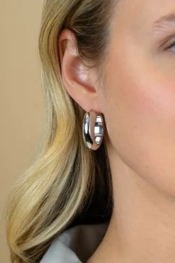 28mm ZINZI zilveren oorringen met brede buis (8mm) en rond model, handige bovensluiting  ZIO2749