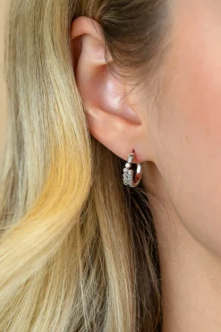 14mm ZINZI zilveren oorringen slagmodel bezet met witte zirkonia’s, luxe scharniersluiting ZIO2729