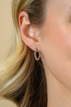 17mm ZINZI zilveren oorringen, vanaf zijkant gourmet schakel zichtbaar, 2mm breed, met luxe klapsluiting  ZIO1414