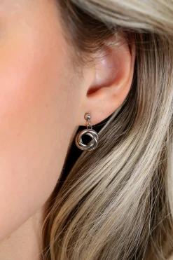 17mm ZINZI zilveren oorstekers met drie verbonden ringen (knoop-stijl) ZIO2890