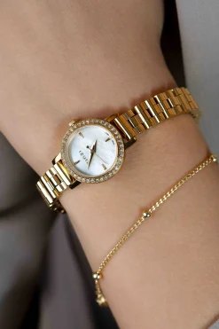 ZINZI Etoile horloge 20mm parelmoer wijzerplaat goudkleurige stalen kast rondom bezet met witte zirkonia's en goudkleurige schakelband ZIW3234