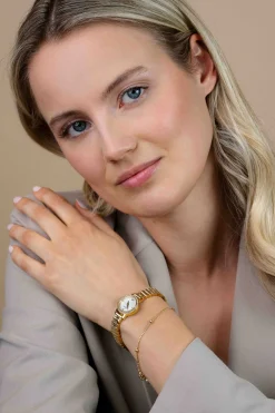 ZINZI Etoile horloge 20mm parelmoer wijzerplaat goudkleurige stalen kast rondom bezet met witte zirkonia's en goudkleurige schakelband ZIW3234