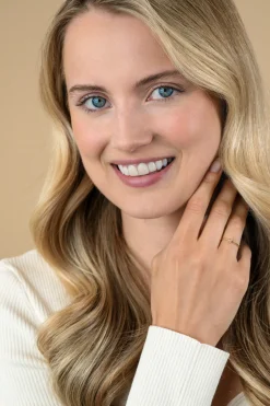 ZINZI Gold 14 karaat gouden ring met staafje bezet met drie witte zirkonia's ZGR531