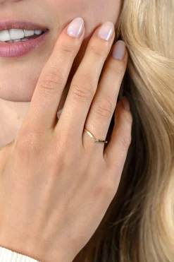 ZINZI Gold 14 karaat gouden ring in V-model bezet met drie witte zirkonia's ZGR529