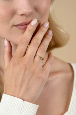 ZINZI Gold 14 krt gouden cross-over ring met twee kruisende gladde banen ZGR534