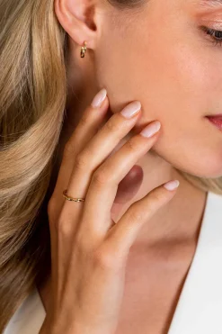 ZINZI gold plated zilveren aanschuifring met gedraaide buis 2mm ZIR2321G
