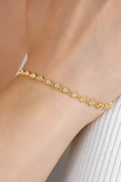 ZINZI gold plated zilveren armband met een speelse rij witte zirkonia’s in ronde zetting 3mm breed ZIA2893Y