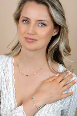 ZINZI gold plated zilveren ketting 45cm met drie vierkante kleurstenen in zachte groentinten, afgewisseld met ronde structuurelementen ZIC2904