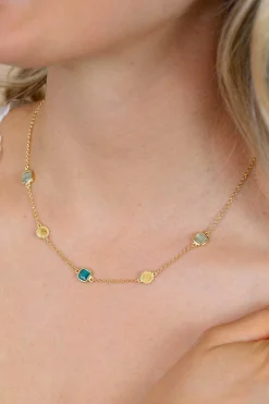 ZINZI gold plated zilveren ketting 45cm met drie vierkante kleurstenen in zachte groentinten, afgewisseld met ronde structuurelementen ZIC2904