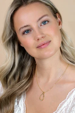 ZINZI goldplated zilveren ketting 45cm met open druppelvormige hanger, met bolletjes en drie witte zirkonia’s ZIC2839Y