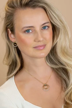 ZINZI goldplated zilveren ketting 45cm met elegante dubbele ronde hanger (24mm) speels bezet met witte zirkonia's ZIC2819