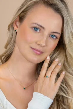 ZINZI goldplated zilveren ketting 45cm met smaragdgroene kleursteen in entourage zetting ZIC2697G