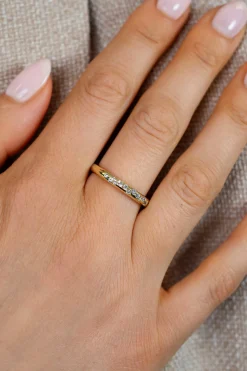 ZINZI gold plated zilveren rijring (3mm breed) met witte zirkonia’s als druppels verwerkt ZIR2871