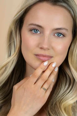 ZINZI gold plated zilveren ring met zettingen in peer, rechthoek en driehoeksvorm bezet met lichtblauwe en champagne kleurstenen ZIR2630B