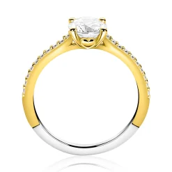 ZINZI gold plated zilveren verlovingsring met een grote ronde witte zirkonia (6,5mm) in vierpootszetting en klein hartje aan de zijkant ZIR2696Y