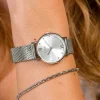 ZINZI Lady Crystal horloge zilvergekleurde wijzerplaat en kast stalen mesh band, witte crystals bij uuraanduiding, 28mm extra dun ZIW628M