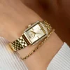 ZINZI Lucia horloge 28mm rechthoekige kast, bezet met witte zirkonia's en goudkleurige wijzerplaat, stalen schakelband ZIW2310