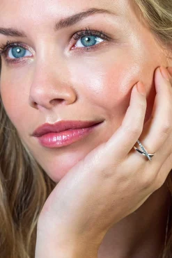 ZINZI zilveren cross-over ring glad wit ZIR1569