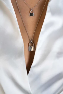 ZINZI zilveren hanger (25mm) in de vorm van een slotje, bezet met witte zirconia's ZIH2391L (zonder collier)