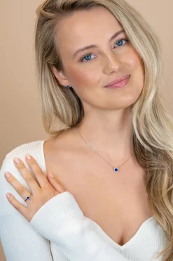 ZINZI zilveren ketting 45cm met saffierblauwe kleursteen in entourage zetting ZIC2697B