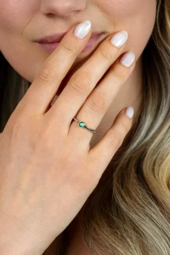 ZINZI zilveren ring bicolor glad rond met groene zirconia ZIR1177G