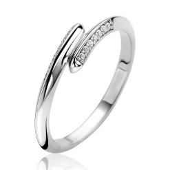 ZINZI zilveren ring met een elegante twist en met witte zirkonia’s die perfect in de vorm meelopen ZIR2833