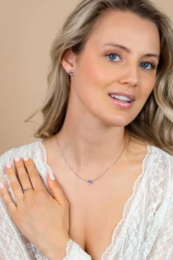 ZINZI zilveren ring met een speelse combinatie van witte, roze, paarse en blauwe kleurstenen in verschillende slijpvormen ZIR2866