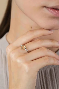 ZINZI zilveren ring met gold plated open hartje 8mm en witte zirconia's ZIR2566