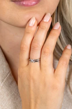 ZINZI zilveren ring met speels X-detail bezet met witte zirkonia's ZIR2813