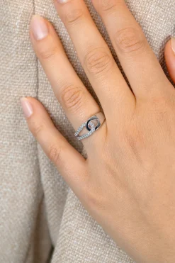 ZINZI zilveren ring met twee in elkaar gevlochten druppelvormen ZIR2768