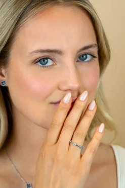 ZINZI zilveren ring (5mm breed) met lichtblauwe klavers ZIR2663